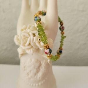 Vintage Cloisonne Peridot Gravel Chips Beaded Bracelet 6.5" Gold Tone